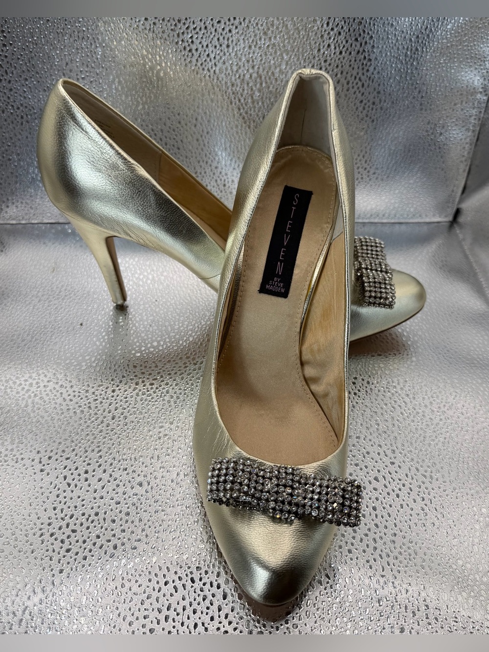 Steven by Steve Madden champagne gold stiletto pumps with rhinestone bow size 9 - Picture 8 of 9